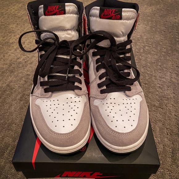 Like New! Men’s 8.5 -Nike Jordan Retro High - Picture 2 of 5